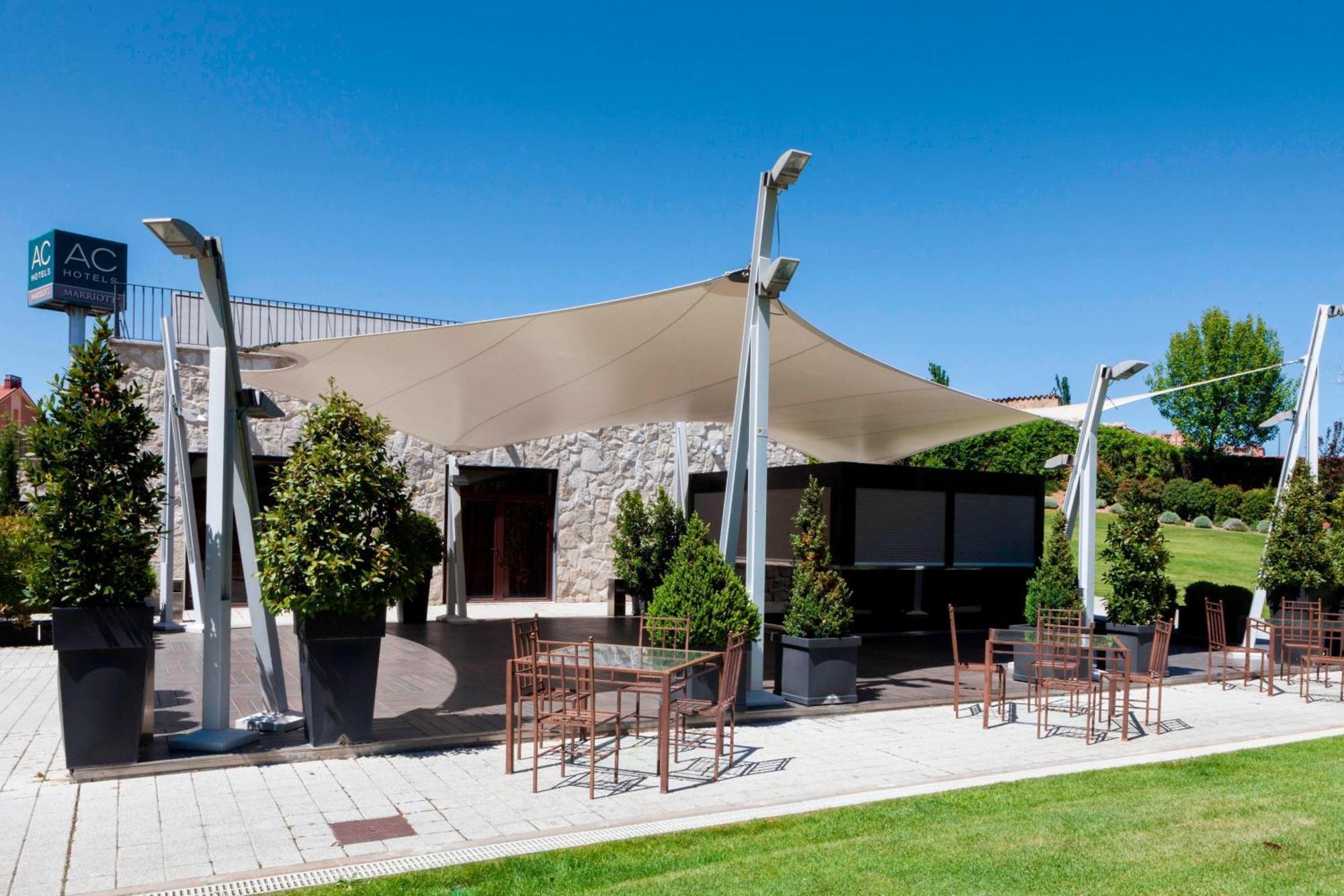 Ac Hotel Palacio De Santa Ana By Marriott Valladolid Exterior photo The restaurant