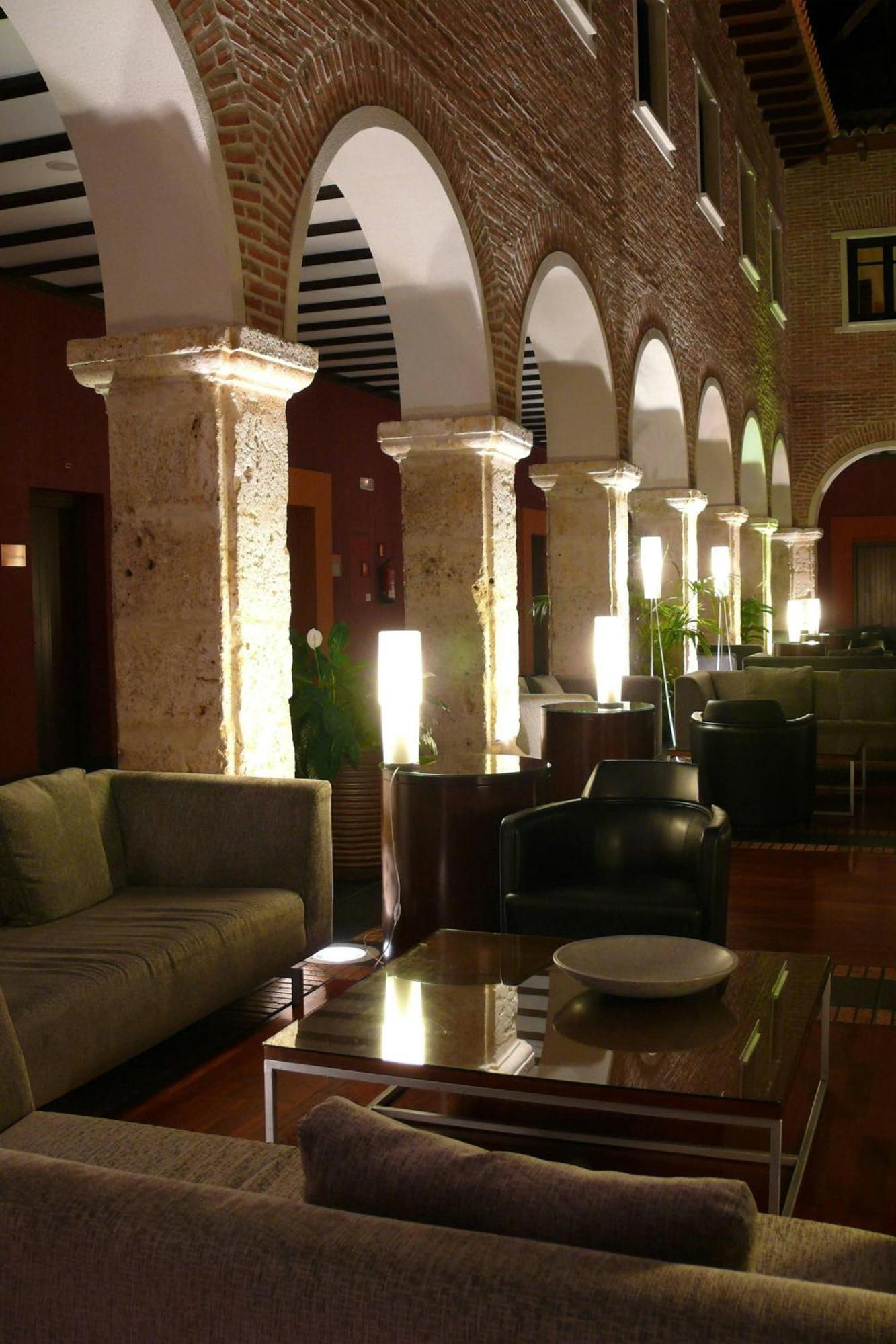 Ac Hotel Palacio De Santa Ana By Marriott Valladolid Exterior photo The hotel's lobby